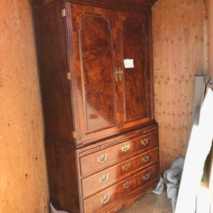 Hendredon Aston Court: Dresser and Armoire Mahogany bedroom set. Perfect Cond.